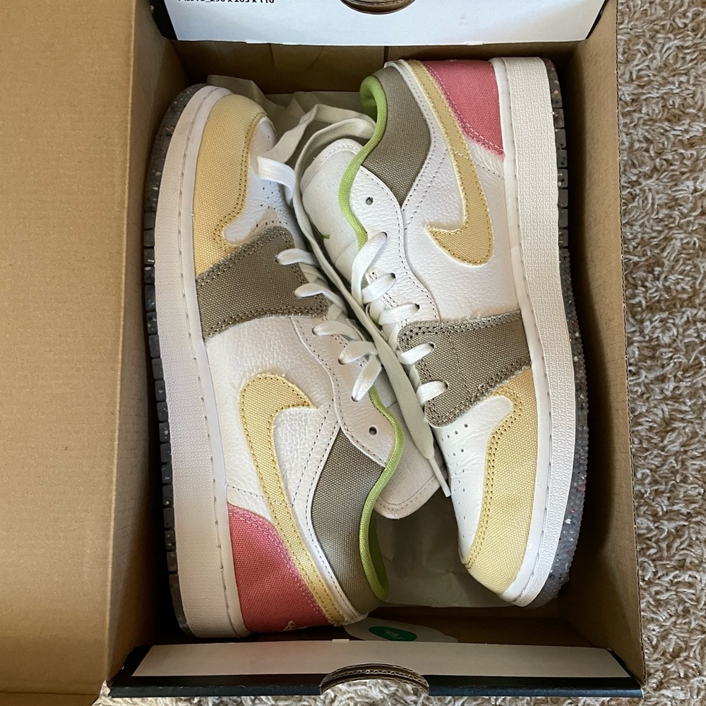 Nike Air Jordan 1 Low SE (Girls)
